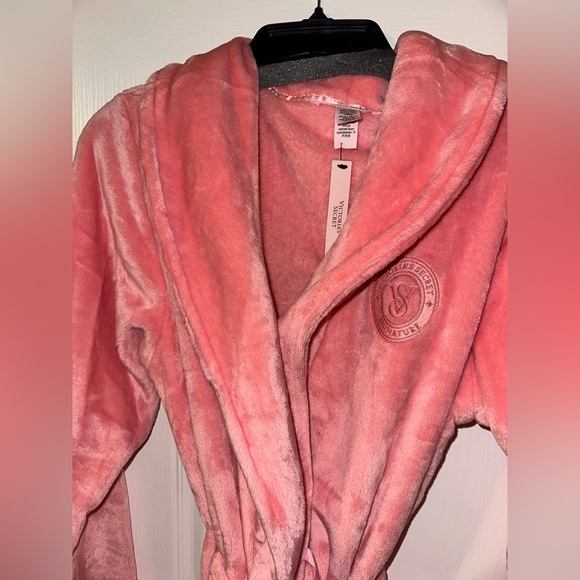 Robe Short cozy soft plush Victoria’s Secret size xsmall/small pink💗✨🎀 - Picture 9 of 12